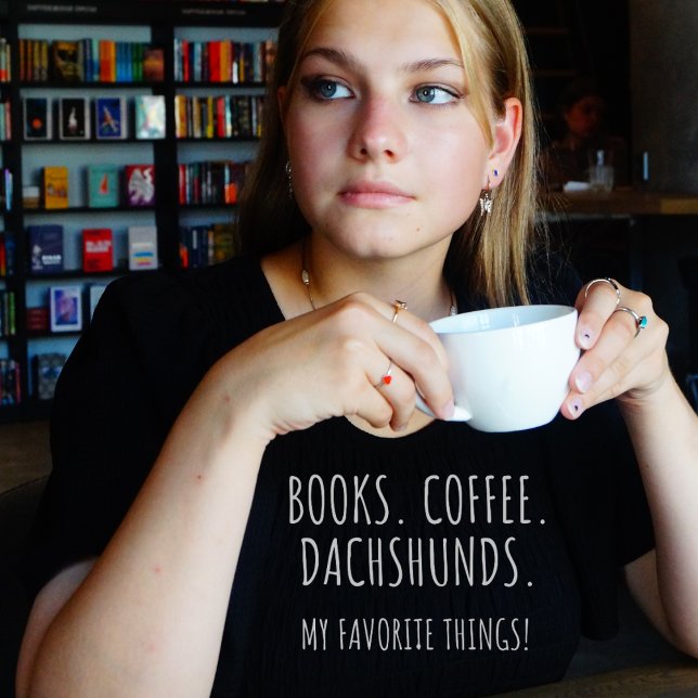 T-shirt Livres Café Dachshunds. Mes Choses Préférées ! (Books. Coffee. Dachshunds. My Favorite Things! Black t-shirt)