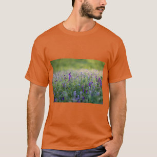 T-shirt Logo Design Fleurs Violettes – Élégance en Fleur