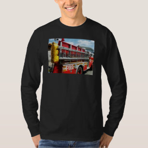 T-shirt Longue échelle sur le camion de pompiers