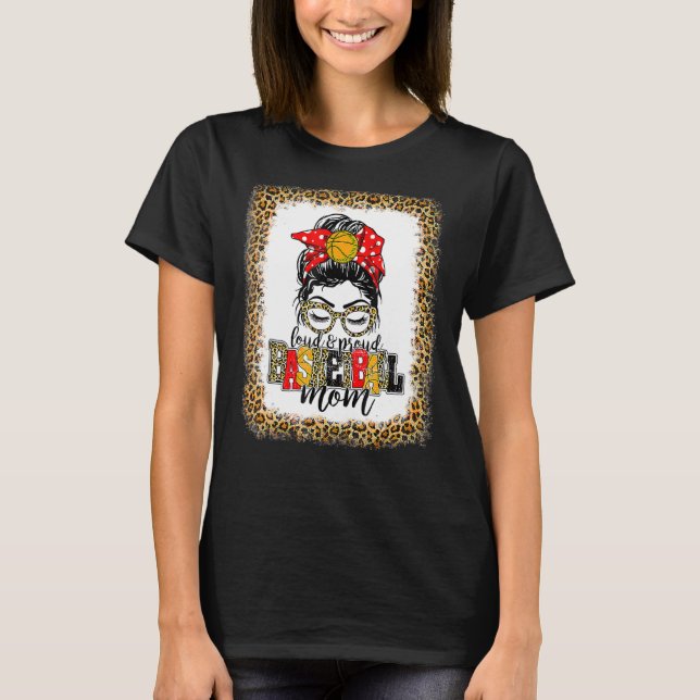 T-shirt Loud et fière maman de basketball Messy Bun Leopar (Devant)