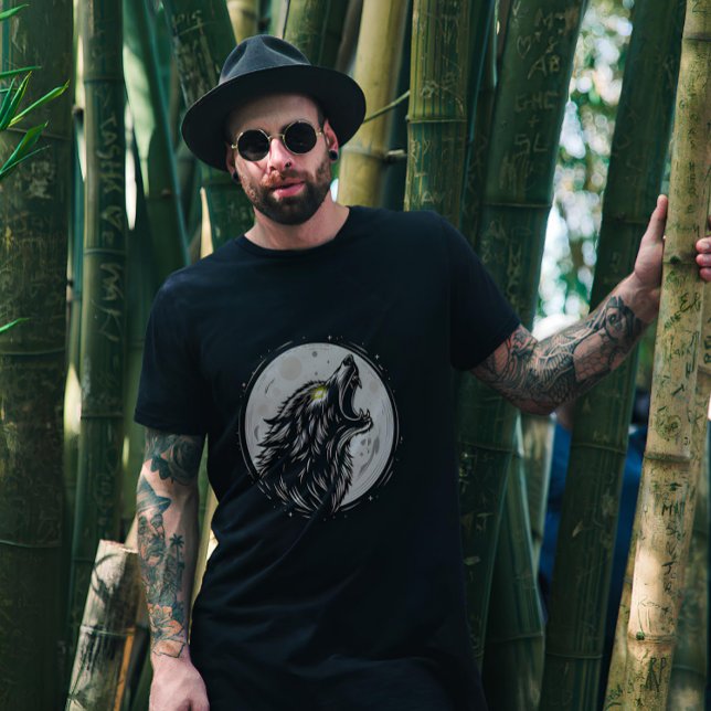 T-shirt loup hurlant sur la lune (Créateur téléchargé)