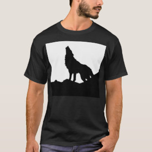 T-shirt Loup solitaire debout sur une colline