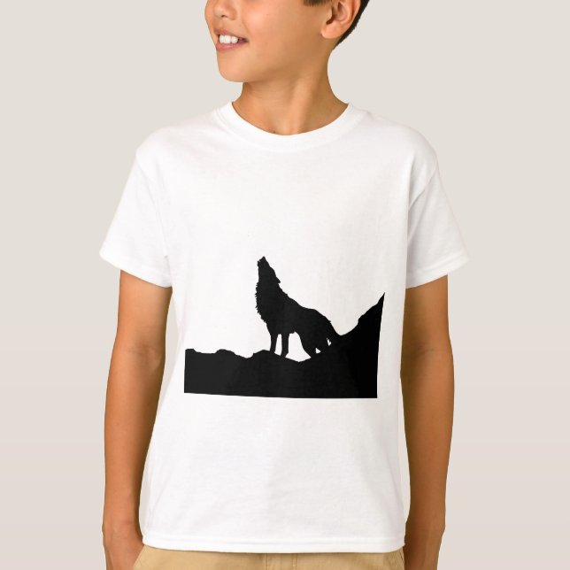 T-shirt Loup solitaire debout sur une colline (Devant)