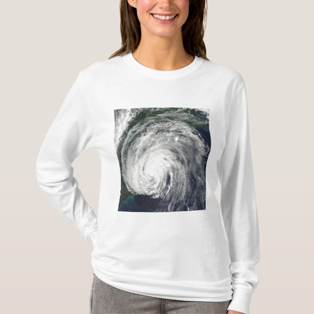 T-shirt L'ouragan Earl au large du centre-Atlantique (Devant)