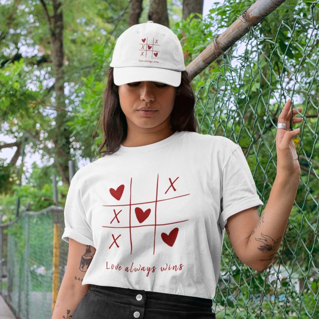 T-shirt Love Always wins Quote l Red Heart Playful  (Créateur téléchargé)