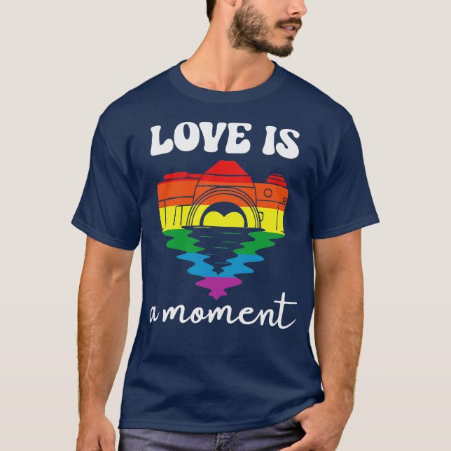 T-shirt Love Is A Moment (Devant)