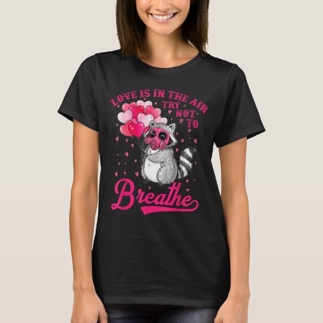 T-shirt Love Is In The Air Try Not To Breathe Cute Raccoon (Devant)