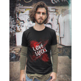 T-shirt Love Sucks, Anti Valentine's Day Style gothique