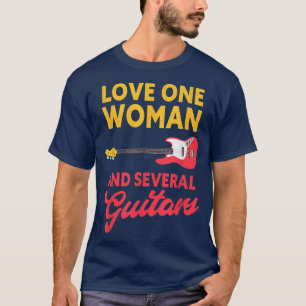 T-shirt Love Une Femme Et Plusieurs Guitares Basse Guitare