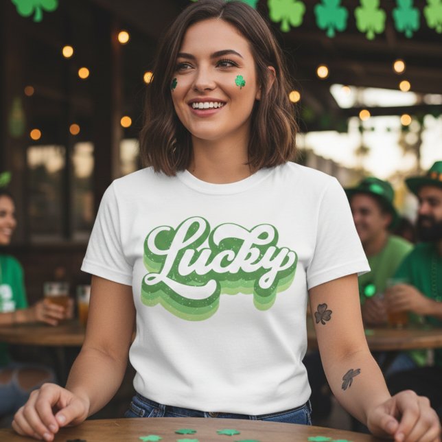 T-shirt Lucky Retro Green and White St Patrick's Day (Lucky Retro Green And White St Patrick's Day T-Shirt)