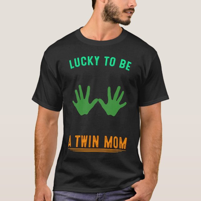 T-shirt Lucky To Be A Twin Mom Patricks Day  Humor (Devant)