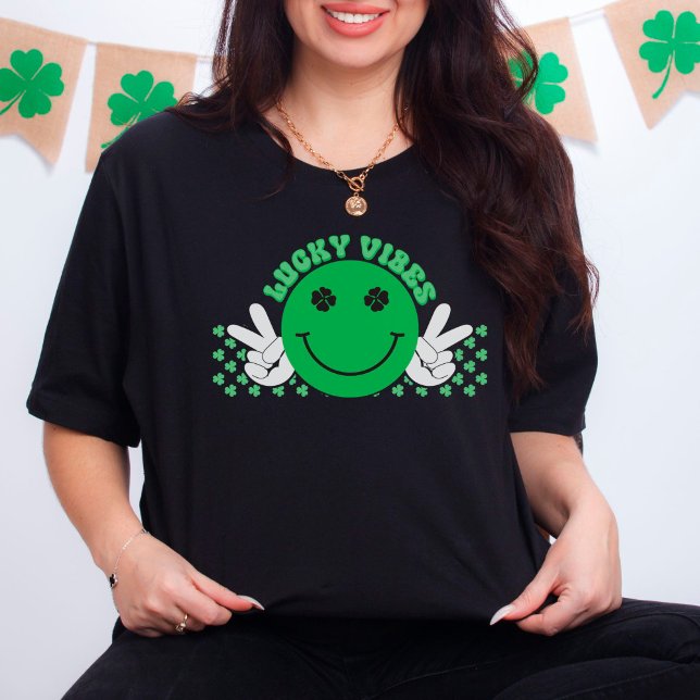 T-shirt Lucky Vibes Green Smiling Face Shamrock (Créateur téléchargé)