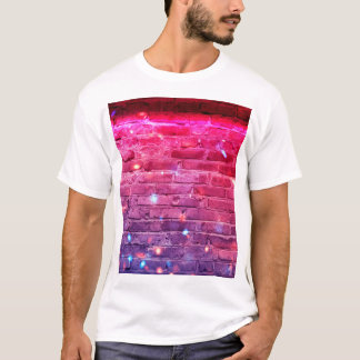 T-shirt Lumière néon : mur de brique vide.