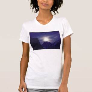 T-shirt Lune au-dessus de demi de dôme