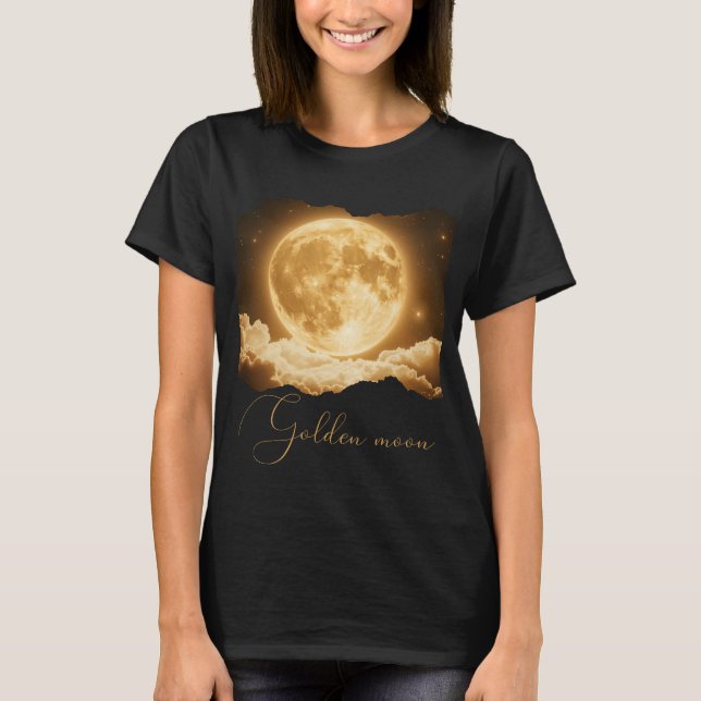 T-shirt Lune d'or contre l'arrière - plan des nuages et s (Devant)