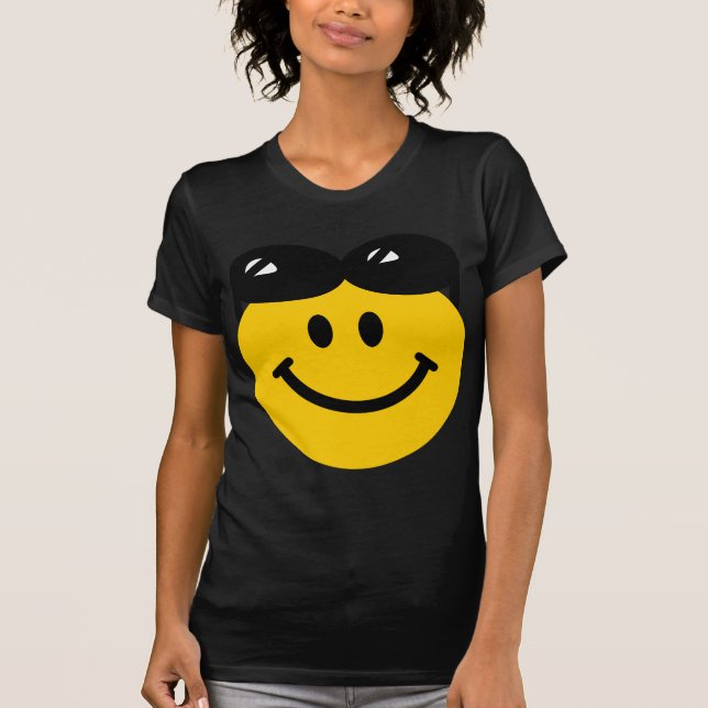 T-shirt Lunettes de soleil étées perché sur le visage (Devant)