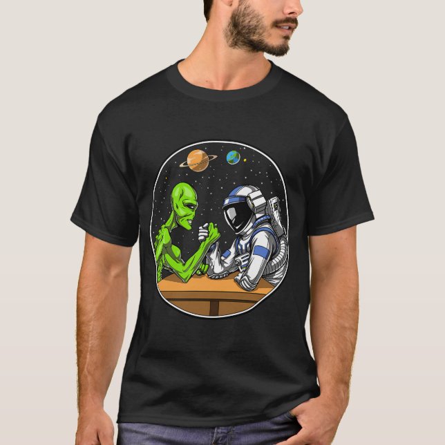 T-shirt lutte de bras de fer d'astronaute extraterrestre (Devant)