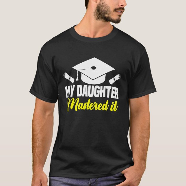 T-shirt Ma fille l'a maîtrisée classe de 2023 Masters Grad (Devant)