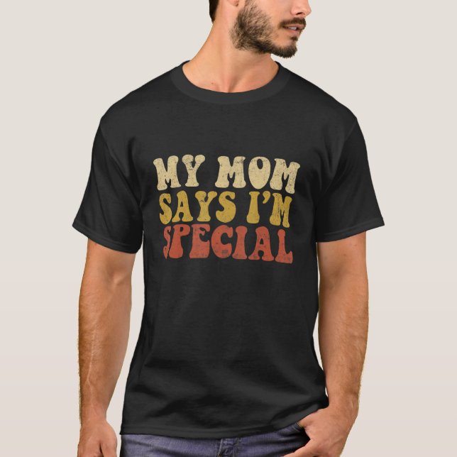 T-shirt Ma mère dit que je suis spécial pour les fils et l (Devant)
