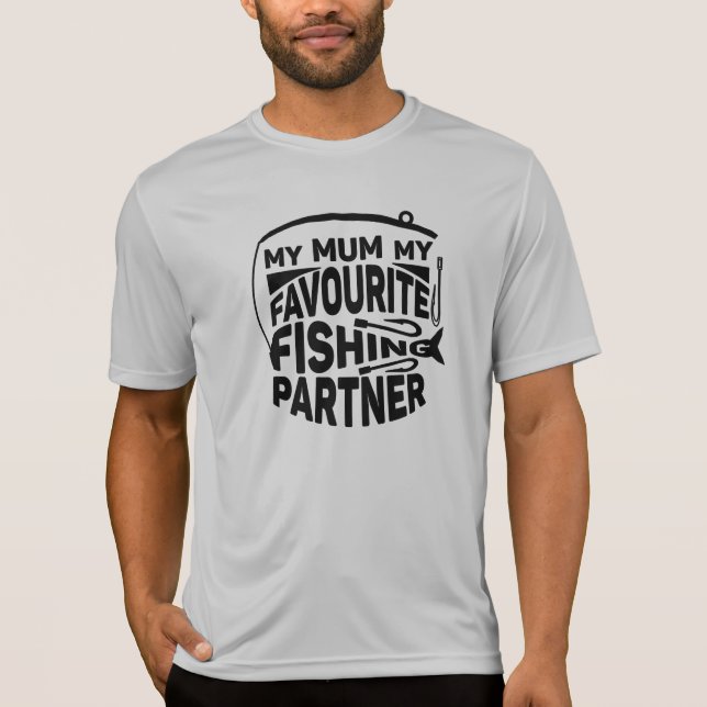 T-SHIRT MA MÈRE, MON PARTENAIRE DE PÊCHE PRÉFÉRÉ. (Devant)
