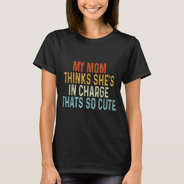 T-shirt Ma mère pense qu'elle est aux commandes, c'est tel (Devant)