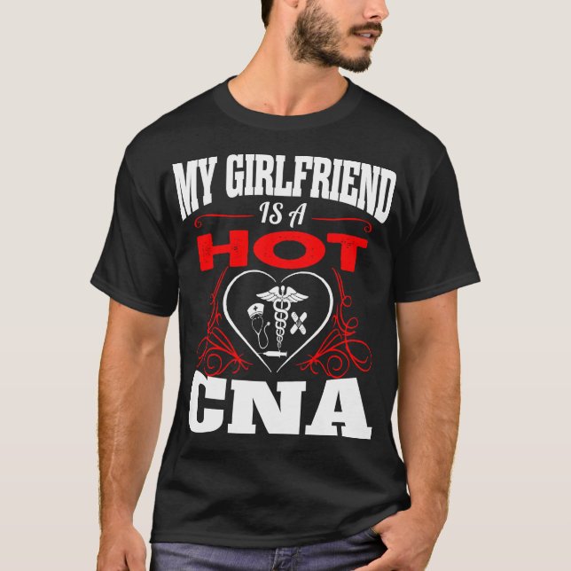 T-shirt Ma Petite Amie Est Une Saint Valentin Chaude (Devant)