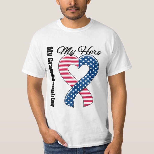 T-shirt Ma petite-fille mon ruban patriotique des (Devant)