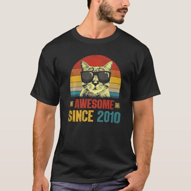 T-shirt Magnifique depuis 2010 13e Anniversaire Chat (Devant)