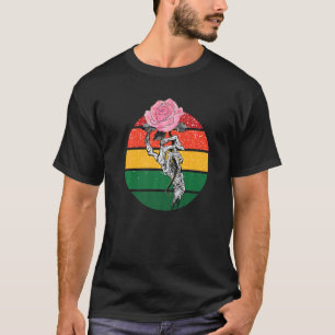 T-shirt Main de squelette d'amour rétro tenant une rose ro
