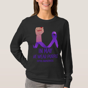 T-shirt Main En Mai Nous Portons Violet Lupus Mois De Sens