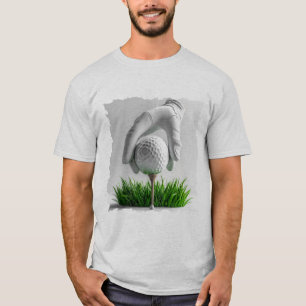 T-shirt Main gantée plaçant une balle de golf sur un tee a