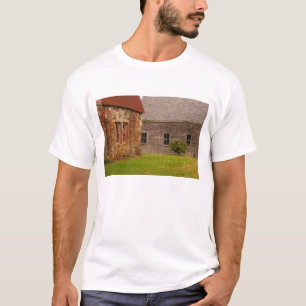 T-shirt Maine, Ancien bâtiment en pierre et grange en boi