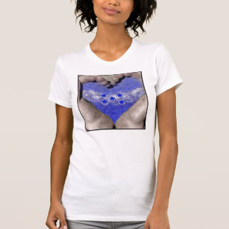 T-shirt Mains de coeur avec le drapeau de l'eau du