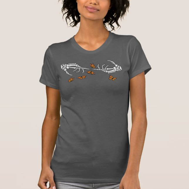 T-shirt Mains de squelette et papillons monarques (Devant)