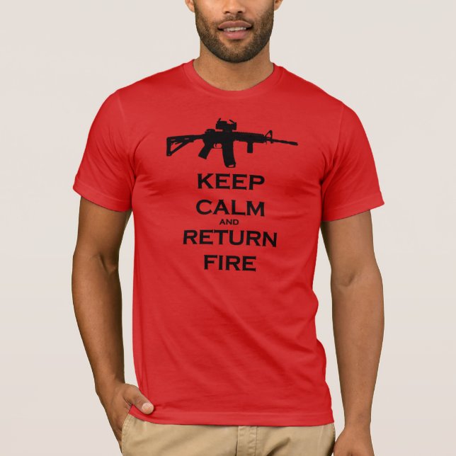 T-shirt Maintenez calme et le feu de retour AR15 ouvrent (Devant)