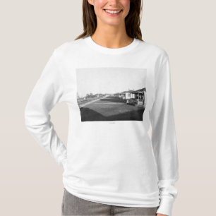 T-shirt Maisons militaires dans la zone résidentielle de