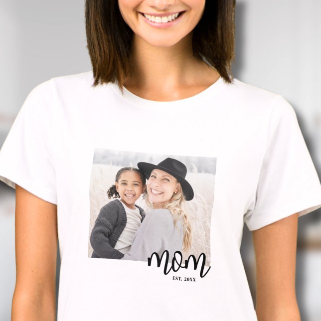T-shirt Maman a établi le cadeau photo (Mom Established Photo Gift T-Shirt)