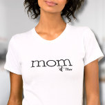 T-shirt Maman a établi mère simple<br><div class="desc">Simple maman Chemise personnalisée. Célébrez la maternité avec ce design minimaliste avec le mot "maman" dans la police serif minuscule face à l'avant pour un look chaleureux et ludique. En bas à droite, vous pouvez ajouter une "année d'études" personnalisée pour la rendre spéciale pour une future maman, une nouvelle mère,...</div>