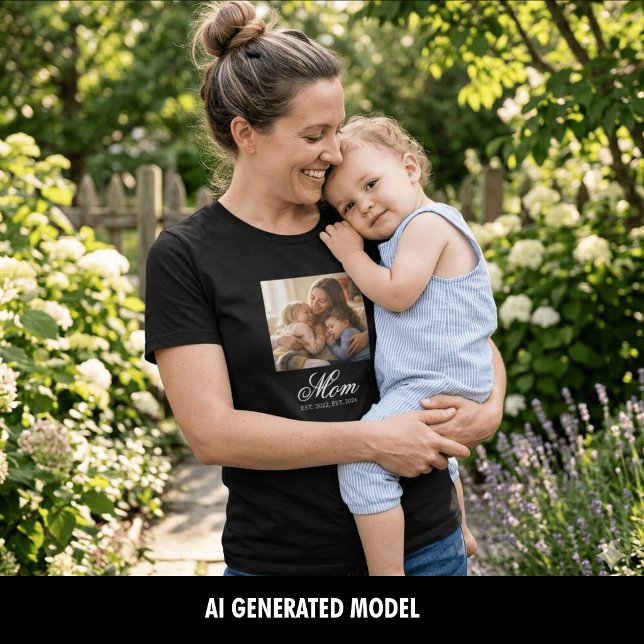 T-shirt Maman a établi un script élégant de photo (Mom Established Black Elegant Script Photo T-Shirt)