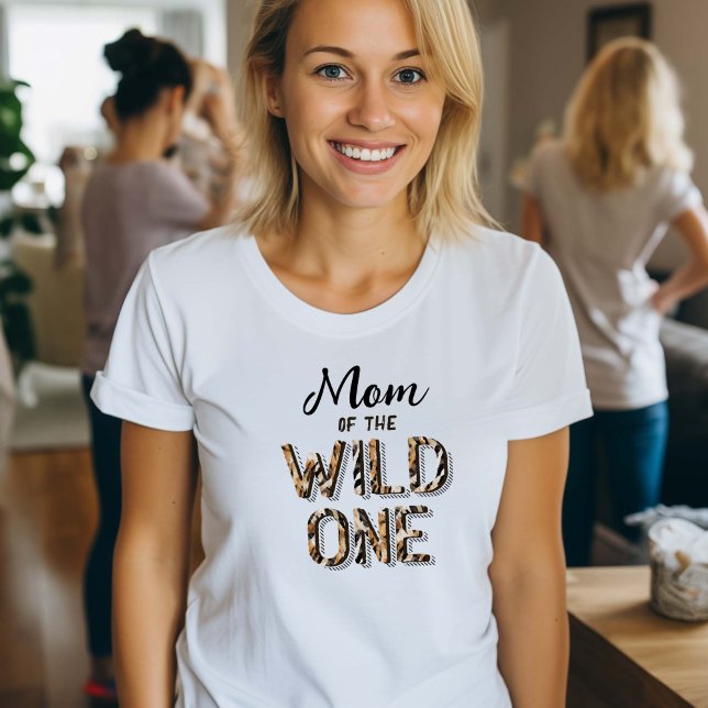 T-shirt Maman du Far One (Mom of the wild one, Baby boy 1st birthday animal print, parents t-shirt.)
