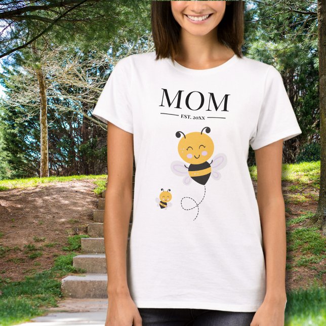 T-shirt Maman EST. Bébé (The Butterfly Studio
Mom EST. Baby Bee T-Shirt)