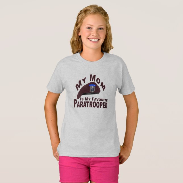 T-shirt Maman est ma 82e parachutiste aéroportée préférée  (Devant entier)