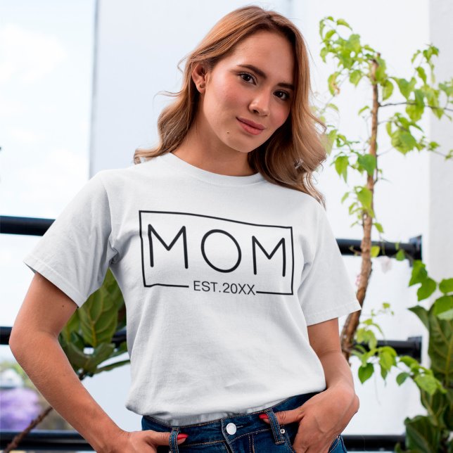T-shirt Maman Est Une Année Personnalisée Pour La Nouvelle (Créateur téléchargé)