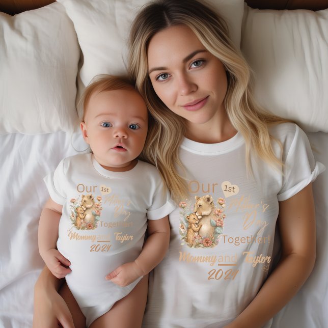 T-shirt Maman Matatching Lion Our First Mother's day Toget (Matching Mommy and Baby shirts. Lioness and cub. Our First Mother's Day Together!)