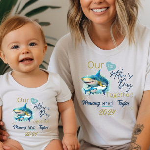 T-shirt Maman Matatching Shark Our First Mother's Day Toge