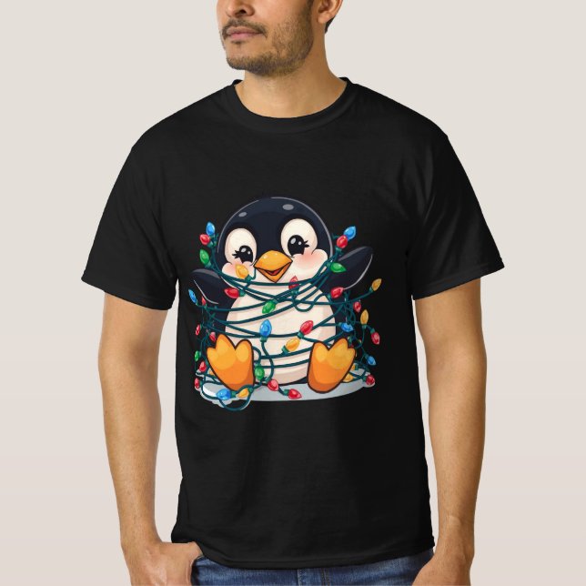 T-shirt Manchot dans les lumières de Noël – Conception amu (Devant)