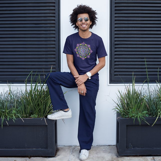 T-SHIRT MANDALA EN VERRE POURPULÉ (Créateur téléchargé)