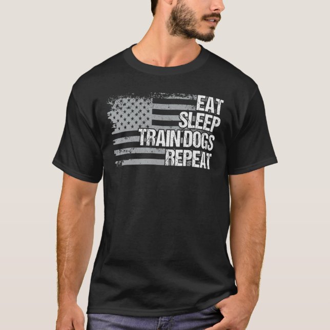 T-shirt Manger Dormir Entraîner Chiens Répéter Drapeau Éta (Devant)
