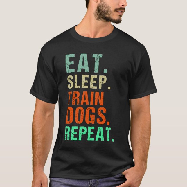 T-shirt Mangez des chiens de train de sommeil Répéter - En (Devant)