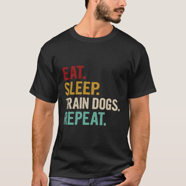 T-shirt Mangez des chiens de train de sommeil Répéter l'en (Devant)